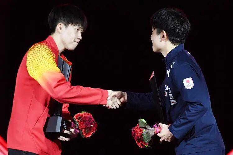 定地战胜中, 平在世界范