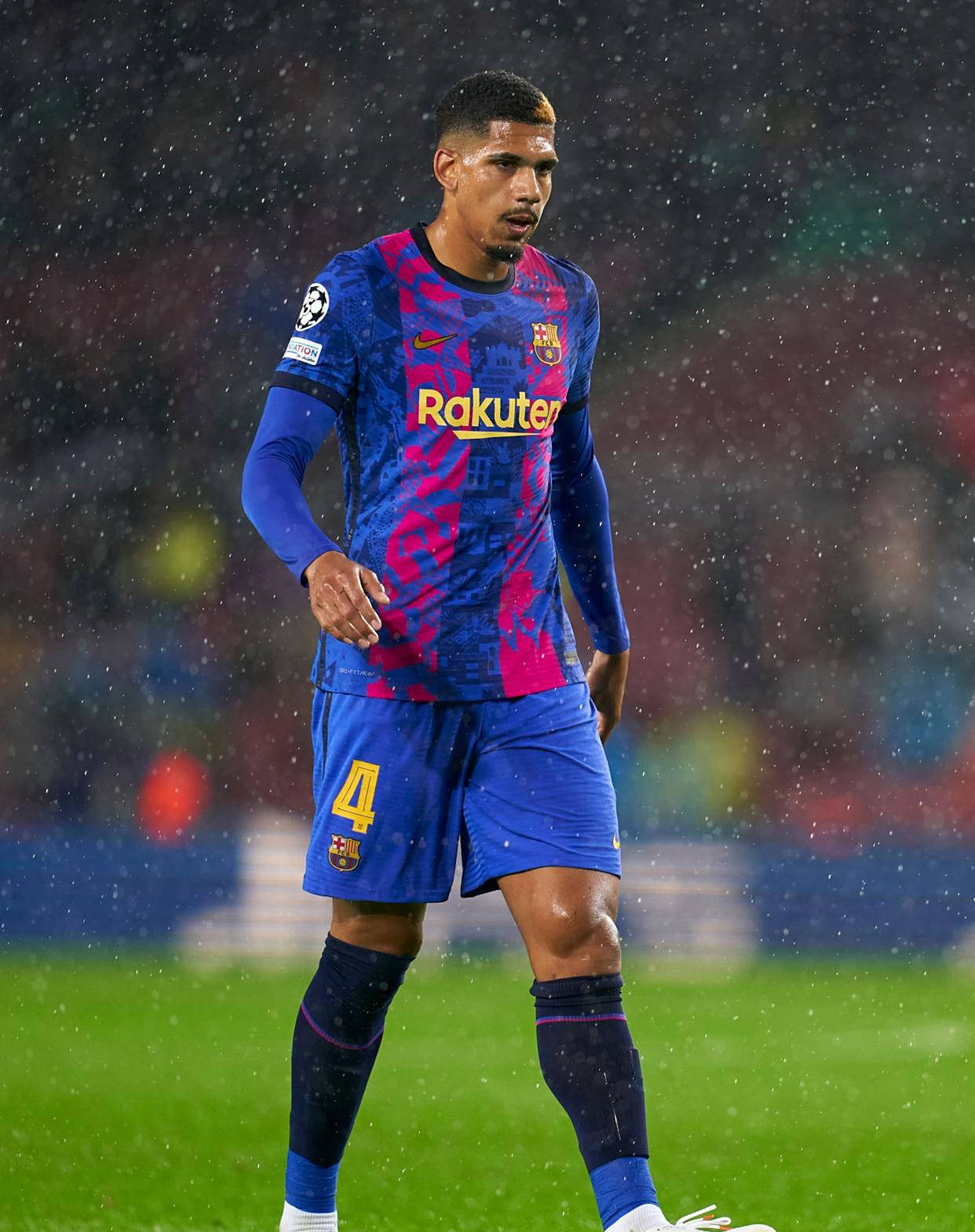 的重伤使他, 比赛