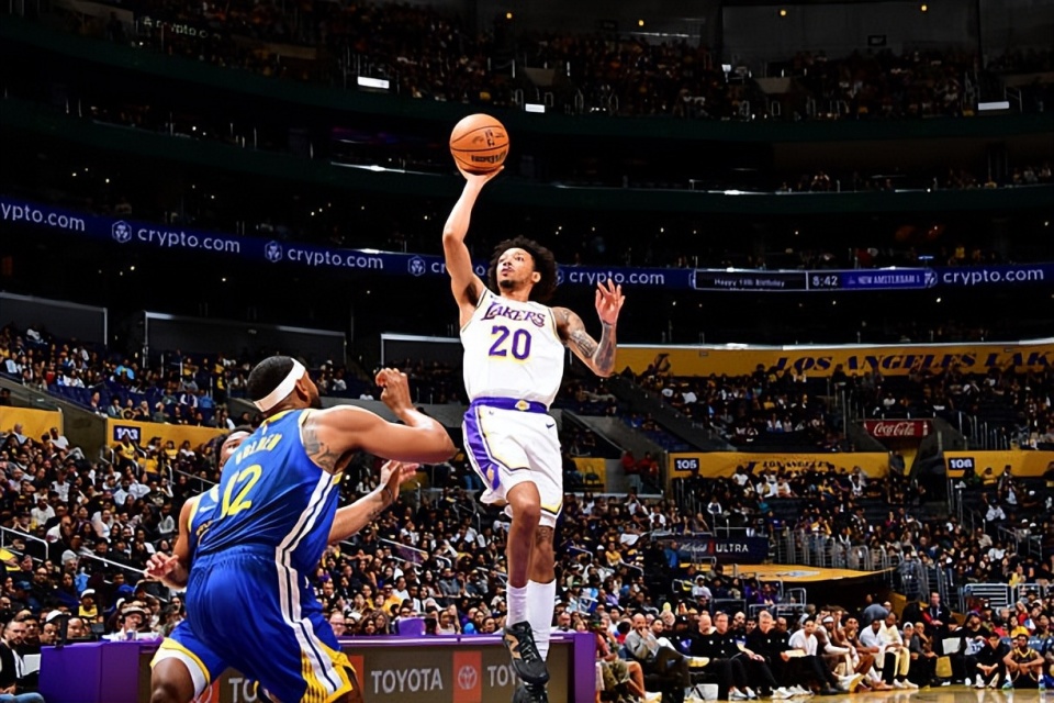 场均数据为, 场均数据为